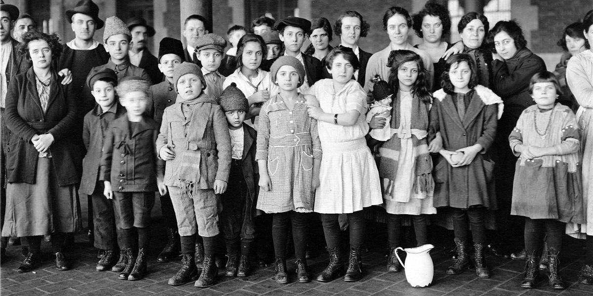 Immigrant children at Ellis Island, 1908